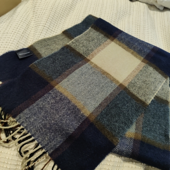 Tommy Hilfiger Winter Scarf - Picture 6 of 12
